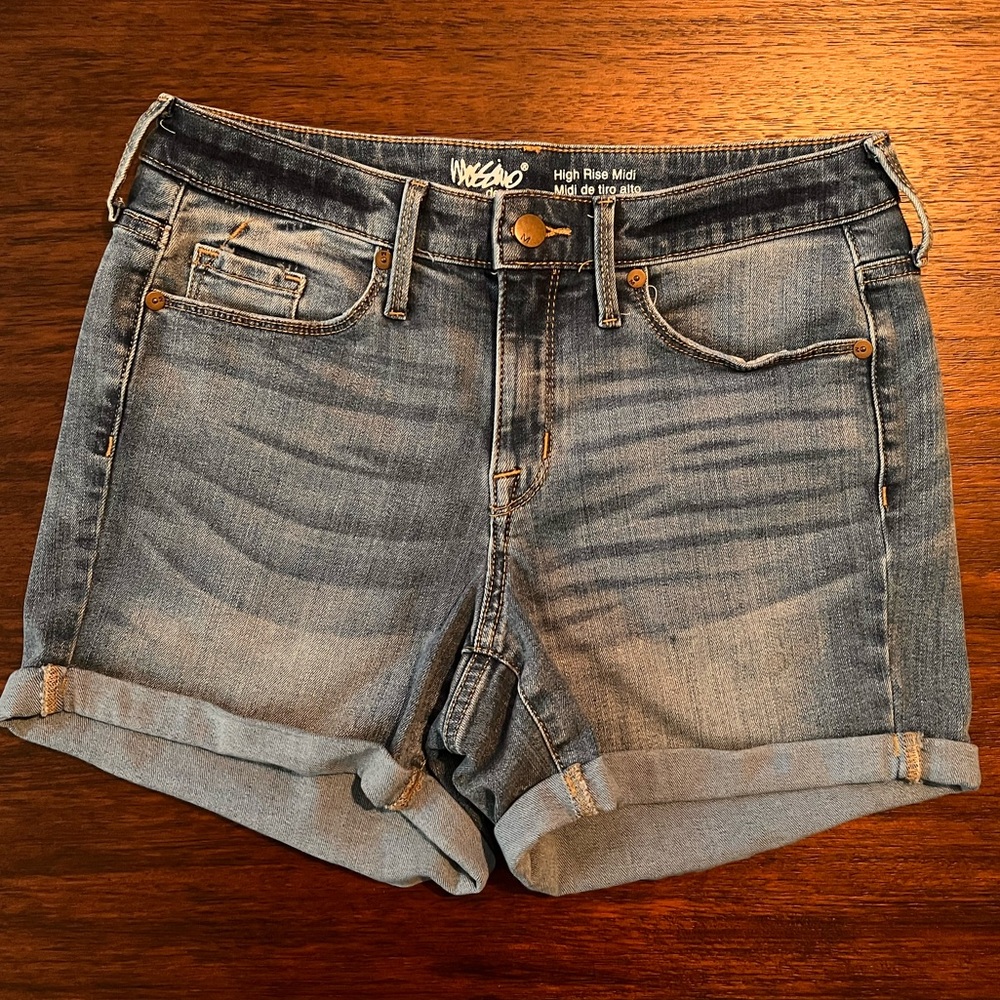 Mossimo Denim: High Rise Medium Wash Denim Shorts, Size 8 (28)
